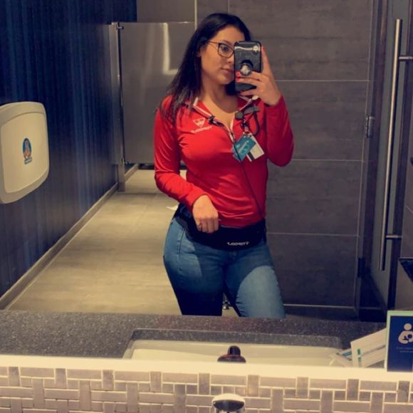 Meet your Posher, Ariell - Picture 1 of 1